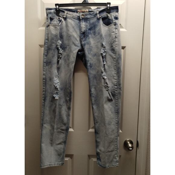 Elite Women's Size 16W Distressed Ripped Acid Wash Studded Embellished Jeans - Picture 1 of 7